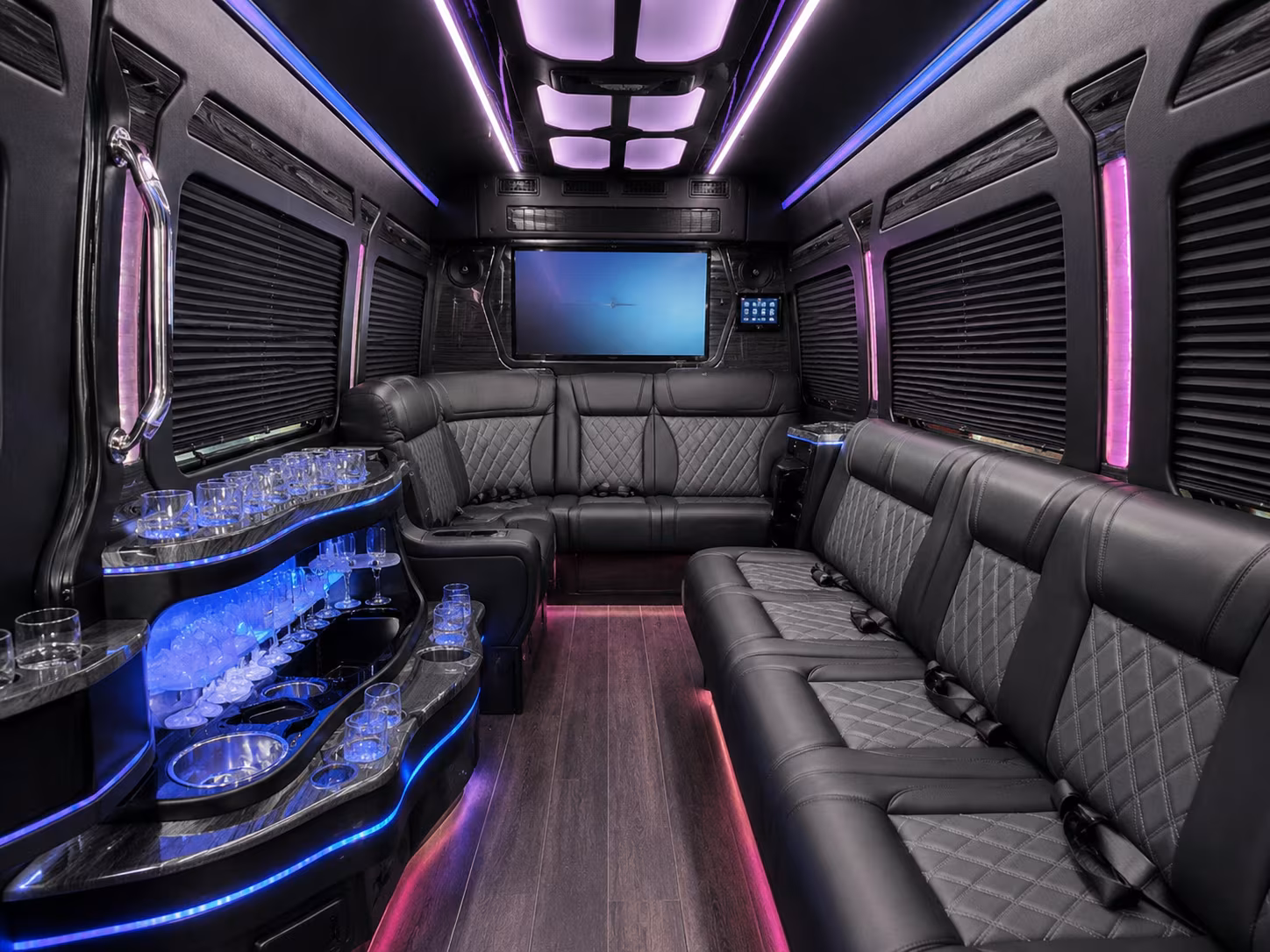 nashuacharterbuscompany com makes snhu arena events and unh hockey nights easy